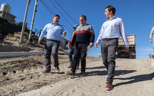 Luque recorrió obras de pavimento en los barrios altos de Comodoro