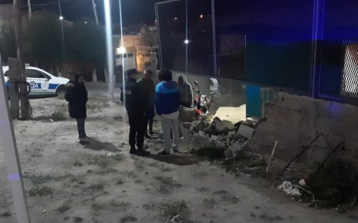 Conducía en estado de ebriedad y chocó contra un paredón