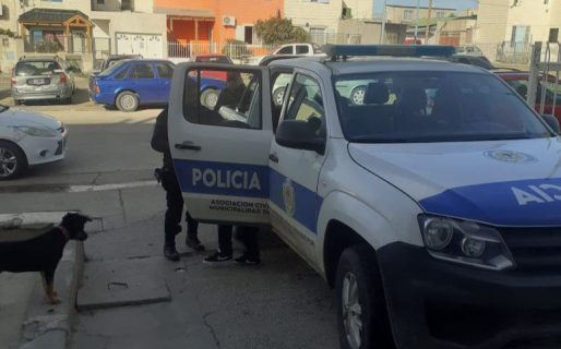 Fue detenido por un intento de robo y entre sus pertenencias, tenía el DNI y la tarjeta de un policía