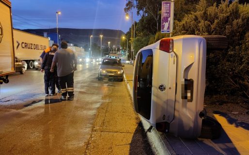 Se habría quedado dormido al volante y terminó volcando en Km. 3