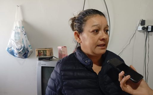 Un Juzgado de Familia la desalojó de su casa con su hijo discapacitado y busca respuestas desesperadamente