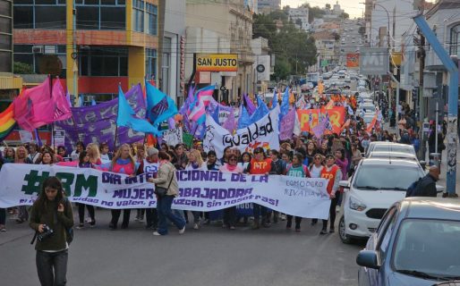 Gran convocatoria en la marcha por el Día de la Mujer en Comodoro