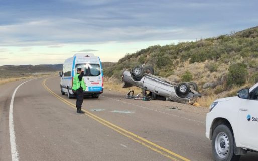 Un comodorense volvía de Sarmiento y volcó: Sufrió heridas leves