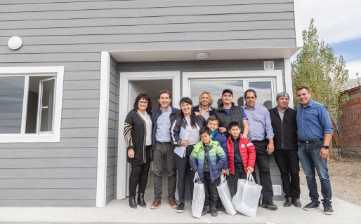 Luque y Sampaoli entregaron nuevas viviendas sociales en Comodoro