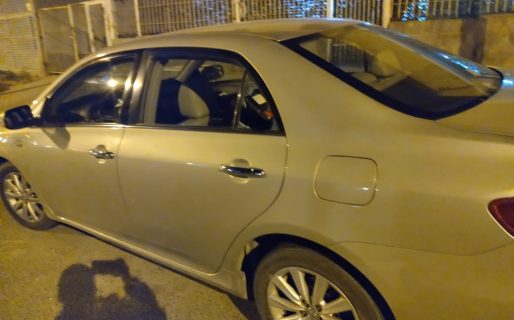 Rompió la ventana de un auto para robar y lo detuvieron con lo justo cuando se escapaba