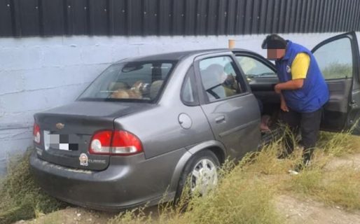 Perdió el control de su vehículo y volcó en el camino Roque González