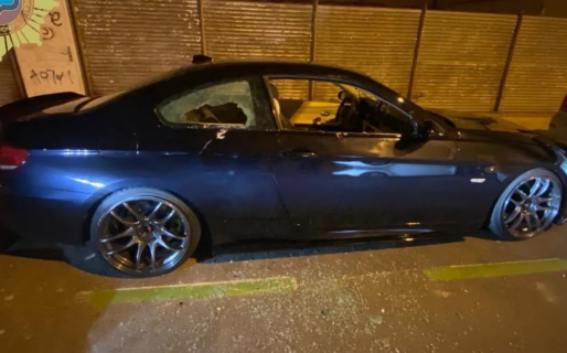 Para evitar que su hijo manejara borracho, le destrozó todo el auto