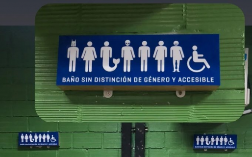 Para hombres, mujeres y sirenas: el particular cartel en el baño de una universidad nacional