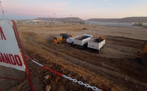 Hacía marcha atrás con un camión cisterna, atropelló a su compañero y lo mató