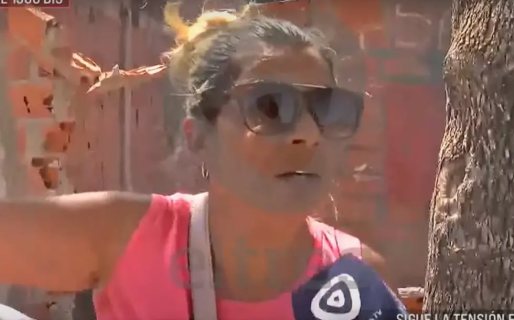 En medio de la pueblada, una mujer recuperó el caniche que los narcos le habían robado