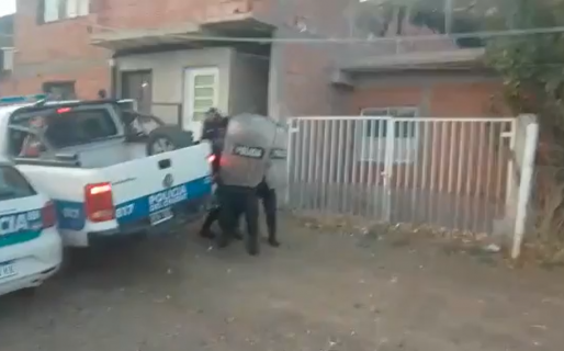 Decenas de vecinos intentaron linchar a un presunto abusador en La Floresta