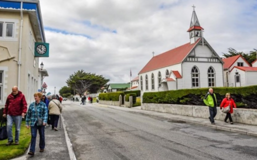 Cuántos habitantes de las Islas Malvinas se definen como argentinos