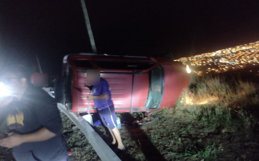 Perdió el control, despistó y acabó volcando en el camino Roque González