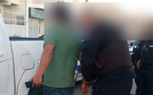 Se quedó dormido con la camioneta en marcha en un semáforo: estaba ebrio