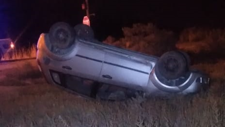 Volvía de pescar, se quedó dormido y volcó