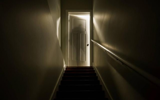 Sus vecinos les robaban el WiFi y les hicieron creer tenían un fantasma en su casa