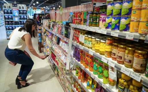 Se debate aumentar el salario mínimo en medio de la mayor inflación en alimentos en seis años