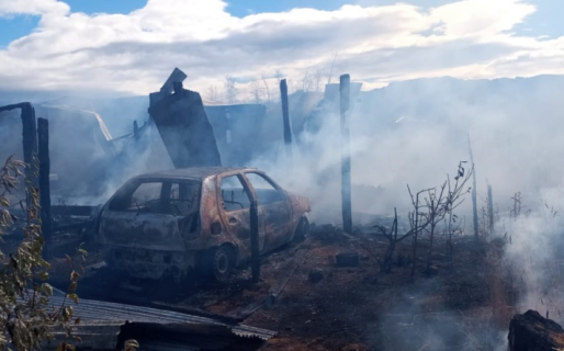Una disputa entre vecinos desencadenó un incendio que consumió tres casas