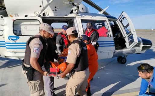 Rescate en el mar: Prefectura aeroevacuó de urgencia al tripulante de un buque pesquero