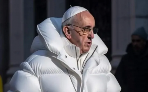 Estallaron los memes por la campera del Papa Francisco que fue furor