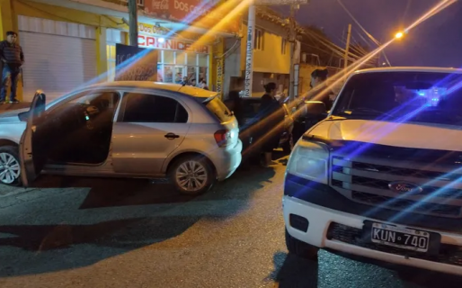 Una mujer reconoció su auto robado e intentó agredir al conductor: quedó detenido