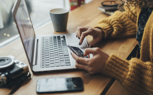 Le llegó una compra que hizo hace 5 años, lo compartió en las redes y la empresa le respondió