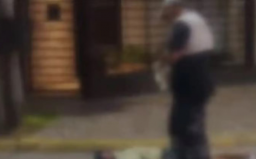 Un hombre intentó evitar que le robaran la bicicleta a su hijo y mató a tiros a un ladrón