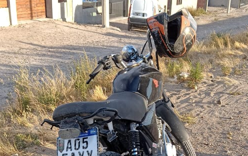 Recuperan una moto robada en Km8 que circulaba con patente falsa