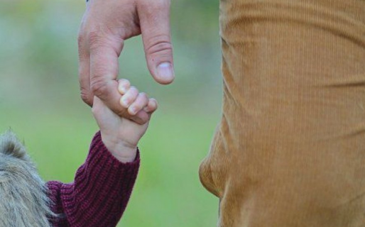 Durante 30 años la presentó como la sobrina, pero era su padre: deberá compensar económicamente todo el daño causado