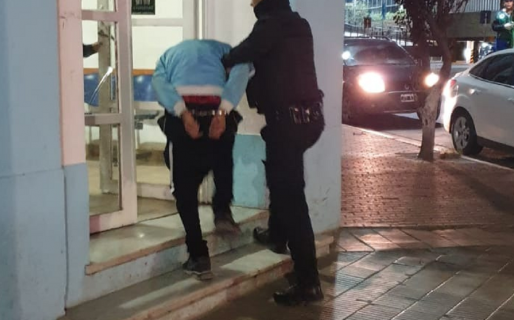 Intentó robar un auto en pleno centro y fue detenido en el acto