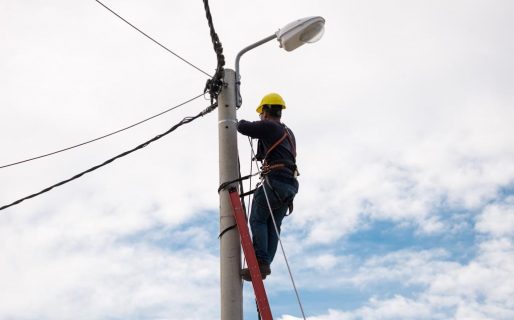 Un corte de luz afectó sorpresivamente a varios barrios de la ciudad