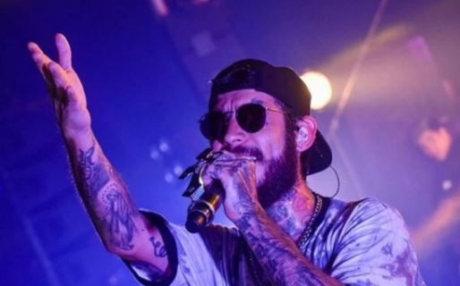 Tiraron del escenario a Ulises Bueno en pleno show y le robaron pertenencias