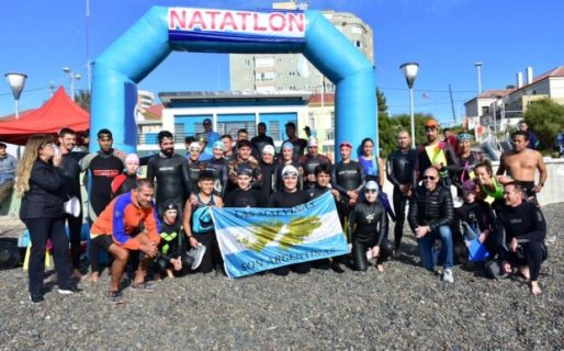 Se celebró la Travesía y el Natatlón “Héroes de Malvinas” en la costanera de Comodoro