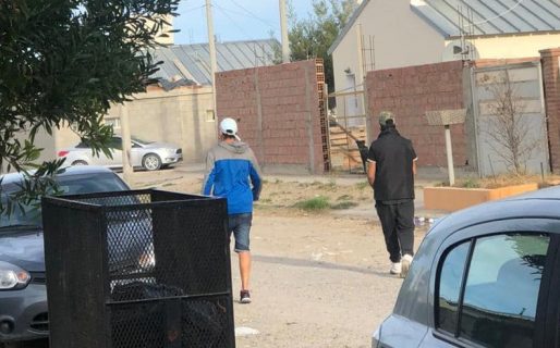 Escracharon a dos delincuentes que quisieron robar un perro pitbull en Standart