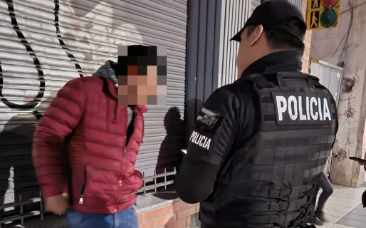 Lo encontraron sangrando en plena avenida Rivadavia y confirmó que tres personas lo apuñalaron