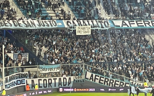 «Maratea presidente»: el picante cartel que la hinchada de Racing le dedicó al «Rojo»