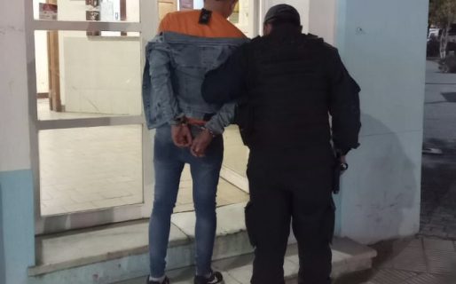 Detenido tras robarle el celular a una mujer en un pub del centro