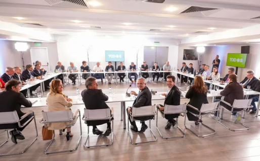 Ante el escaso margen de negociación, en el FdT aceptaron que las PASO son la mejor opción para evitar una ruptura