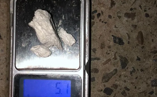 Lo atraparon con 5.1 gramos de cocaína en su poder mientras caminaba por el barrio San Martín
