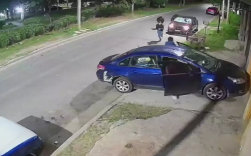 Una pareja corrió a pedradas a cuatro ladrones armados que intentaron robarle el auto