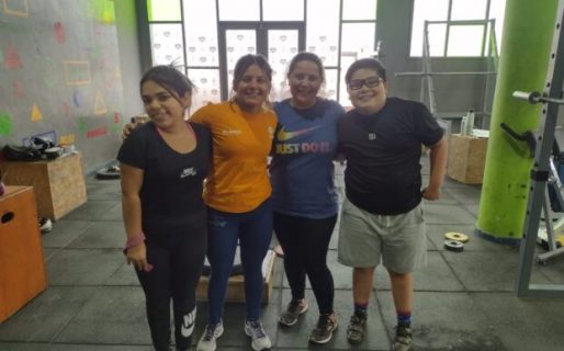 Alumnos de la Escuela Municipal de Levantamiento Olímpico de Pesas compiten en Rawson