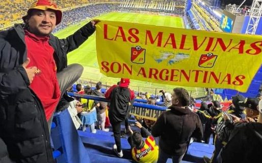 Hinchas de Deportivo Pereira mostraron una bandera que conmovió a todos