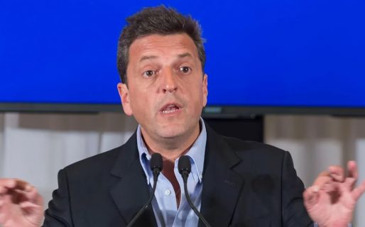 Con el dólar blue en máximos, Massa admitió la tensión cambiaria e intentó calmar el ruido político