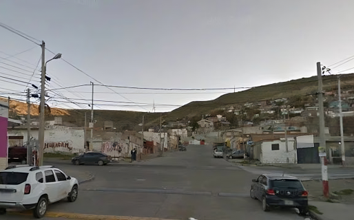 A machetazos y martillazos propinaron feroz paliza a conocido delincuente en la zona alta del barrio Pietrobelli