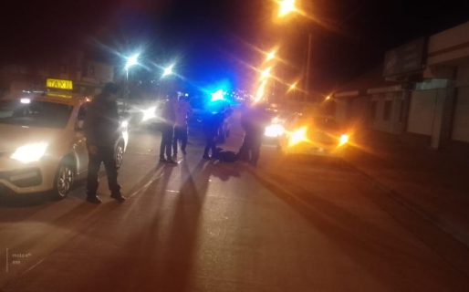 Se hizo pasar por pasajero e intentó robarle a un taxista que logró desarmarlo y atraparlo
