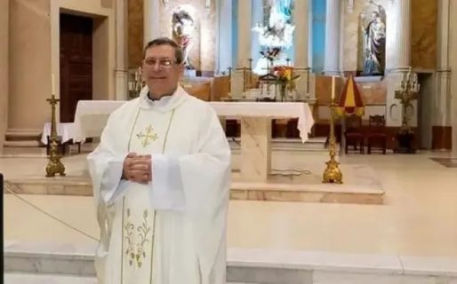 Un sacerdote sufrió un ACV en plena misa y murió