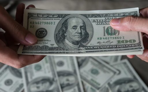 En medio de los anuncios de Alberto Fernández, el dólar blue cerró a $442