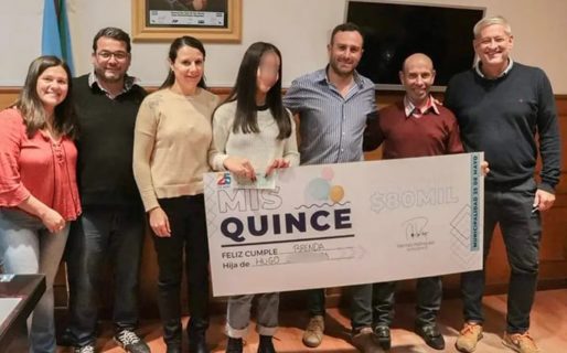 Un intendente da bonos de $80.000 para que las hijas de empleados públicos festejen sus 15