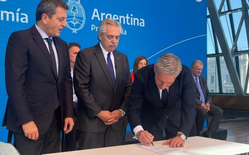 Arcioni confirmó el adelantamiento de las elecciones y será candidato a diputado nacional por el FdT