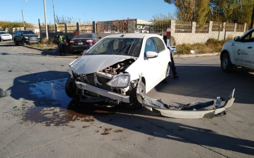 Una mujer debió ser trasladada al Hospital Regional tras un fuerte choque